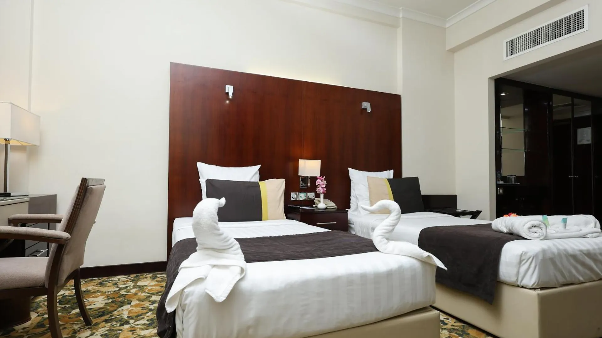 Aavri Hotel Dubai 4*,